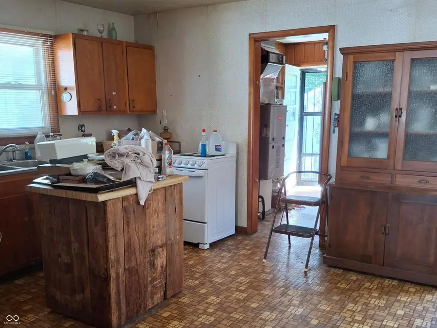 1008 N Perkins Street, Rushville, IN 46173 - #2