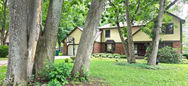 1914 S Hunters Ridge Lane, Greenwood, IN 46143