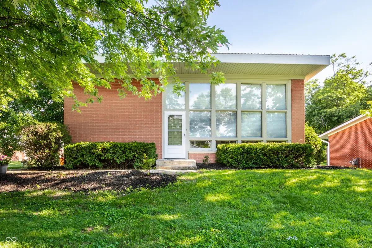 307 W Roosevelt Drive, Greenfield, IN 46140 - #1