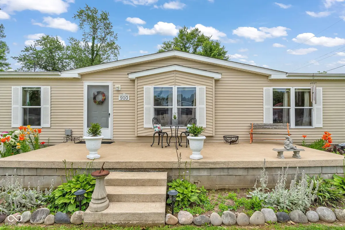 910 E Washington Street, Knightsville, IN 47857 - #1