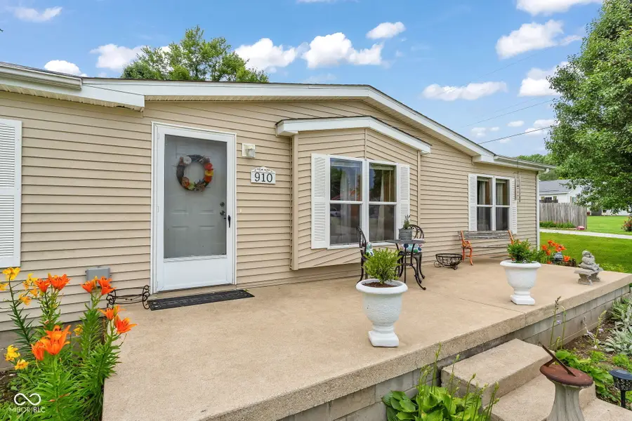 910 E Washington Street, Knightsville, IN 47857 - #3