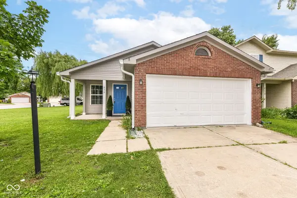 652 Meadows Edge Lane, Indianapolis, IN 46217