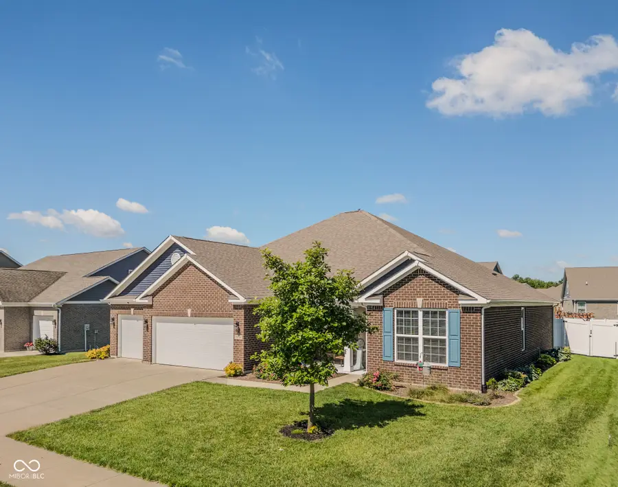 3254 S Ansley Drive, New Palestine, IN 46163 - #2