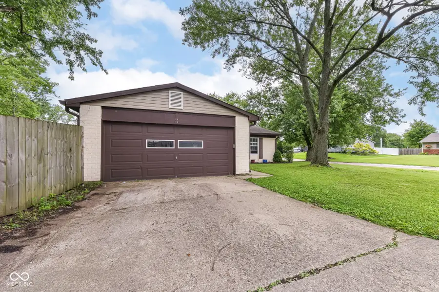 3983 Pineview Lane, Greenwood, IN 46142 - #3