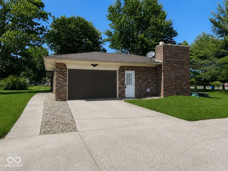 6 U Drive, Cloverdale, IN 46120 - #3