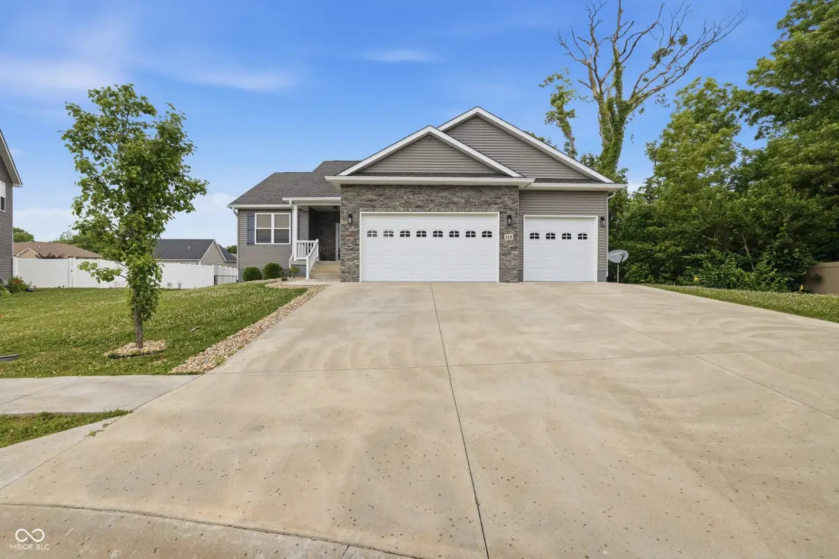 128 Woods Edge Boulevard E, Greencastle, IN 46135 - #1