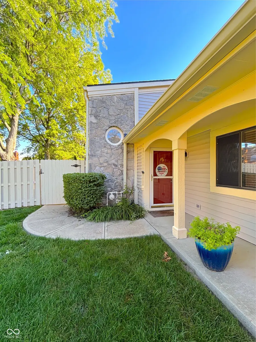 1526 Roanoke Drive, Zionsville, IN 46077 - #3