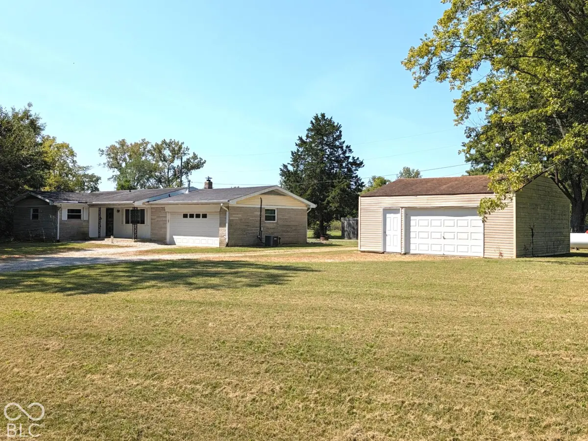 8611 N 700 W, Fountaintown, IN 46130 - #1