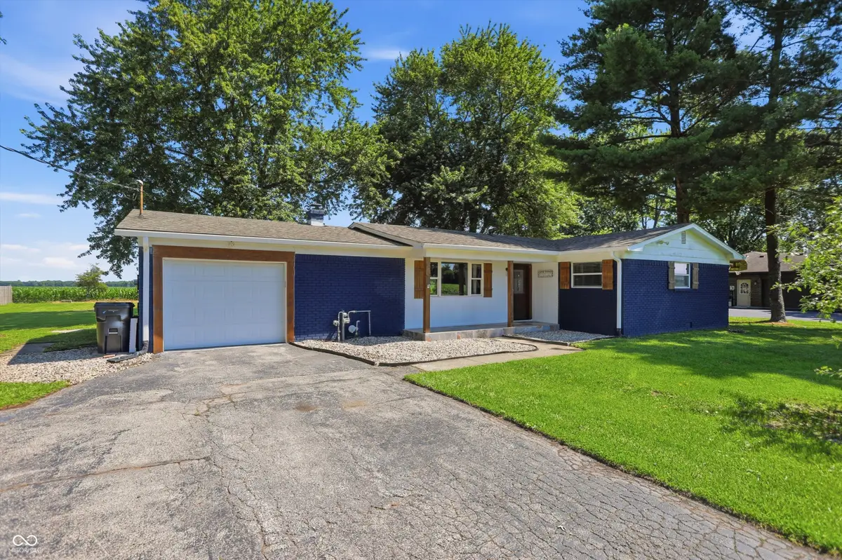 556 E 1000 N, Fortville, IN 46040 - #1