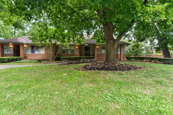 2365 Glenview Drive, Columbus, IN 47203