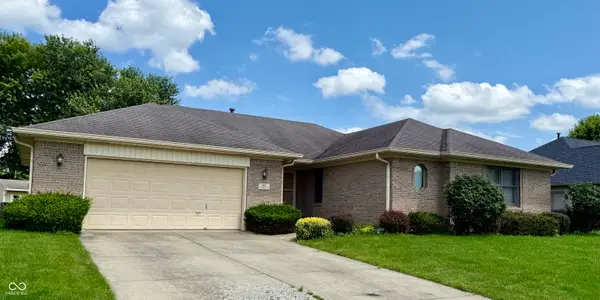 897 N Scott Drive, Greenwood, IN 46142