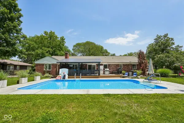 6736 Grosvenor Place, Indianapolis, IN 46220