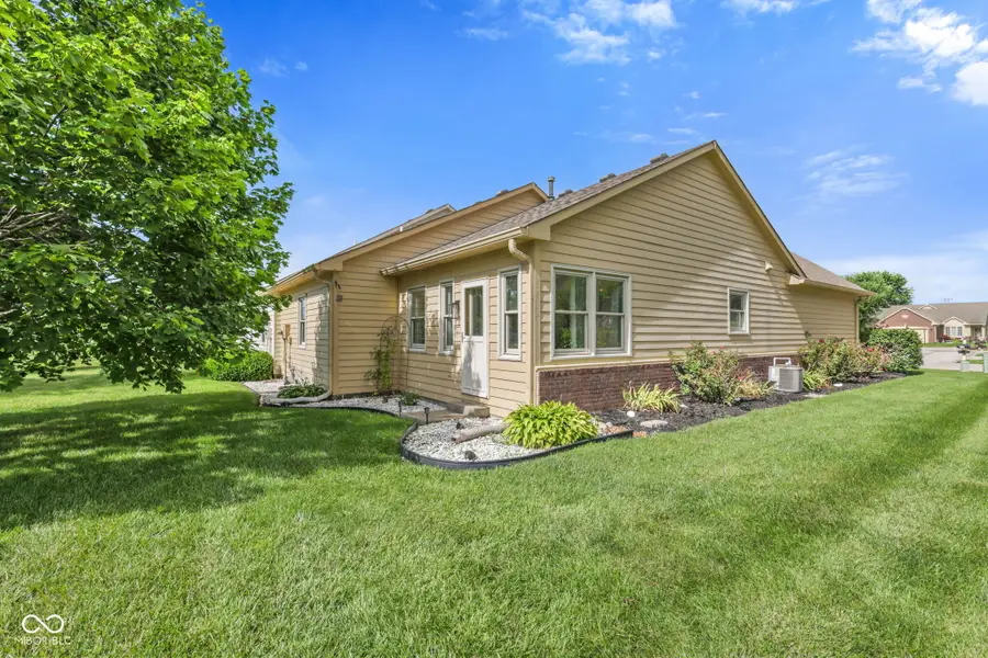 1046 Peppermill Run, Greenwood, IN 46143 - #3