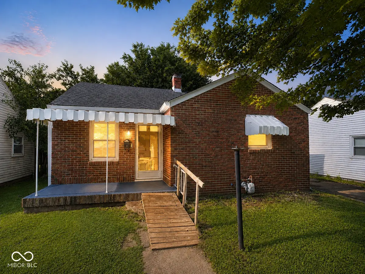 208 E 35th Street, Anderson, IN 46013 - #1