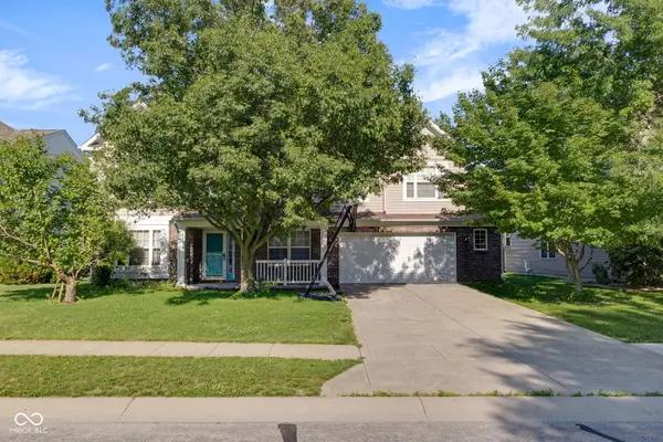 6553 Hunters Ridge S, Zionsville, IN 46077