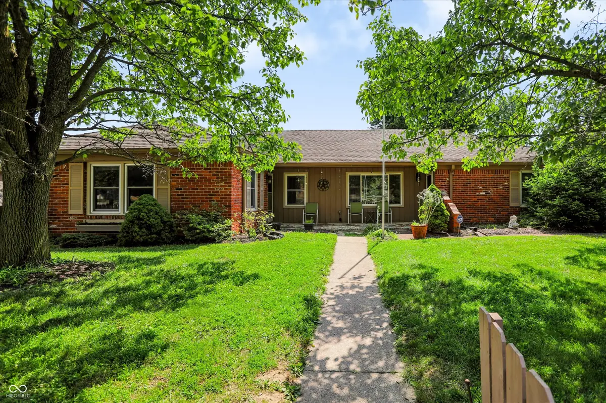 615 Simmons Street, Plainfield, IN 46168 - #1