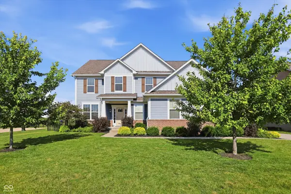 8752 Windpointe Pass, Zionsville, IN 46077