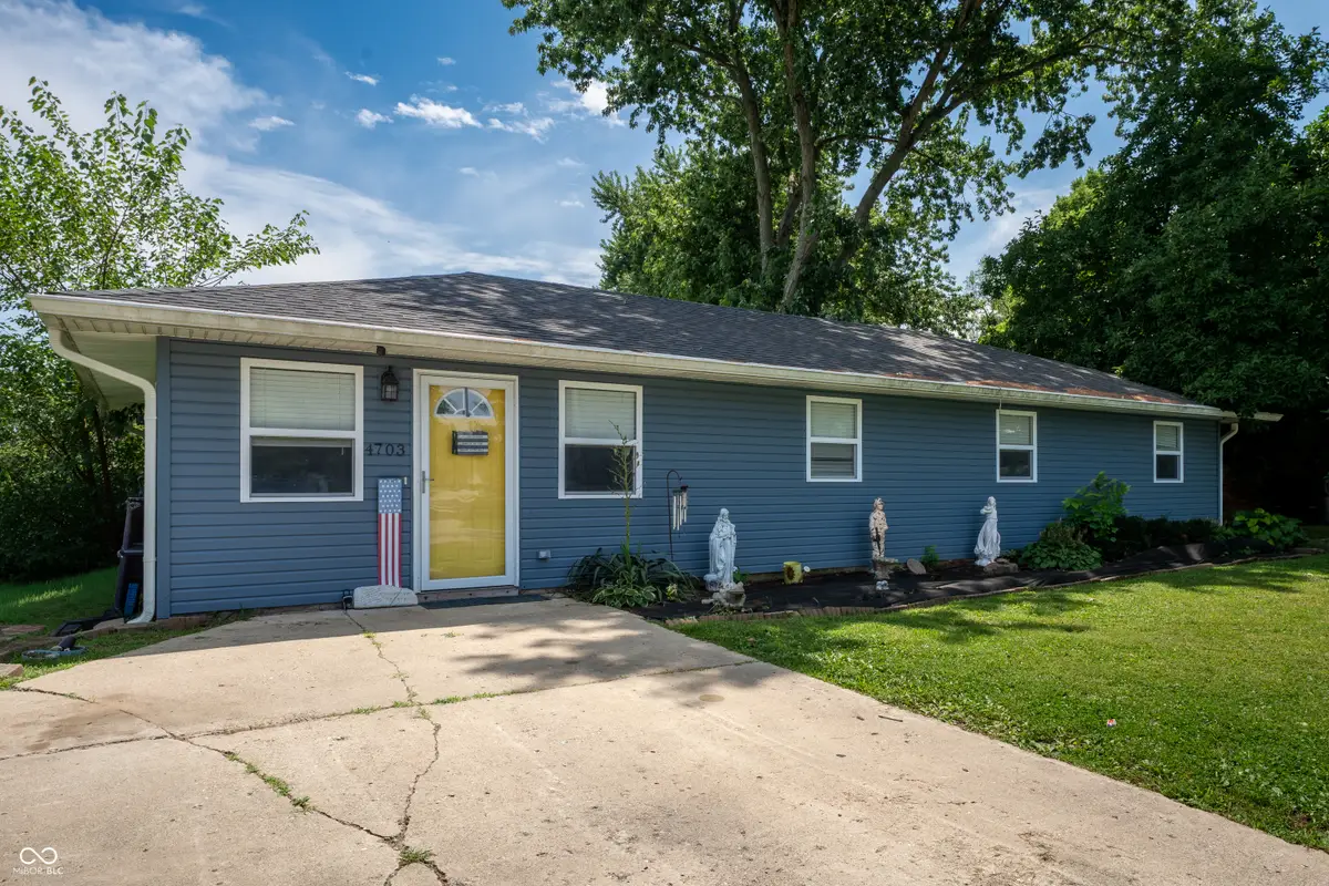 4703 W Compton Drive, Edinburgh, IN 46124 - #1