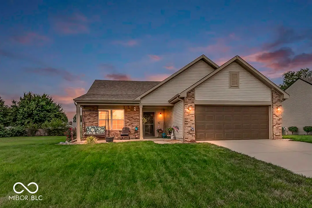 672 Grassy Bend Drive, Greenwood, IN 46143 - #1