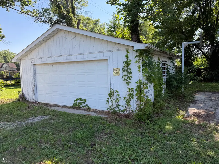 402 W Columbus Street, Staunton, IN 47881 - #3