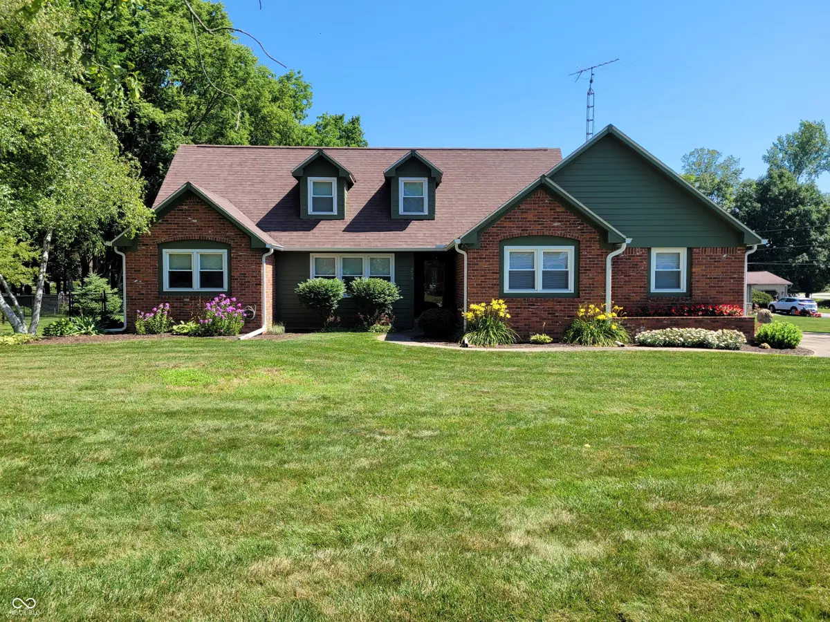 239 W Lawton Circle, Rushville, IN 46173 - #1