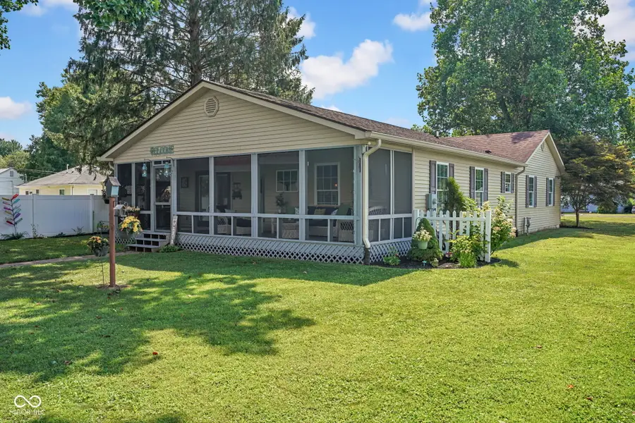 3325 Sycamore Drive, Columbus, IN 47203 - #2