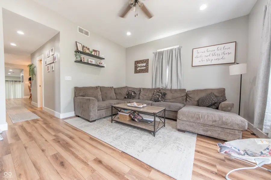 1004 Washington Street, Hope, IN 47246 - #3
