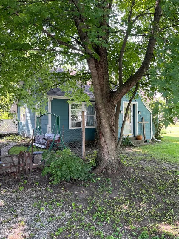 7604 N 1200 E, Shirley, IN 47384