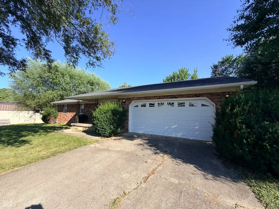 908 E Hendricks Street, Greensburg, IN 47240 - #3