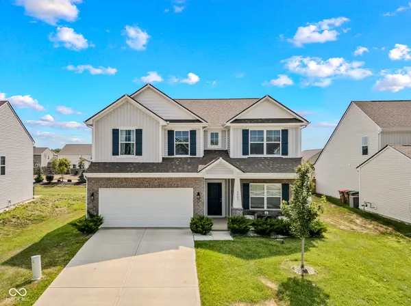 3983 Winston, Columbus, IN 47201