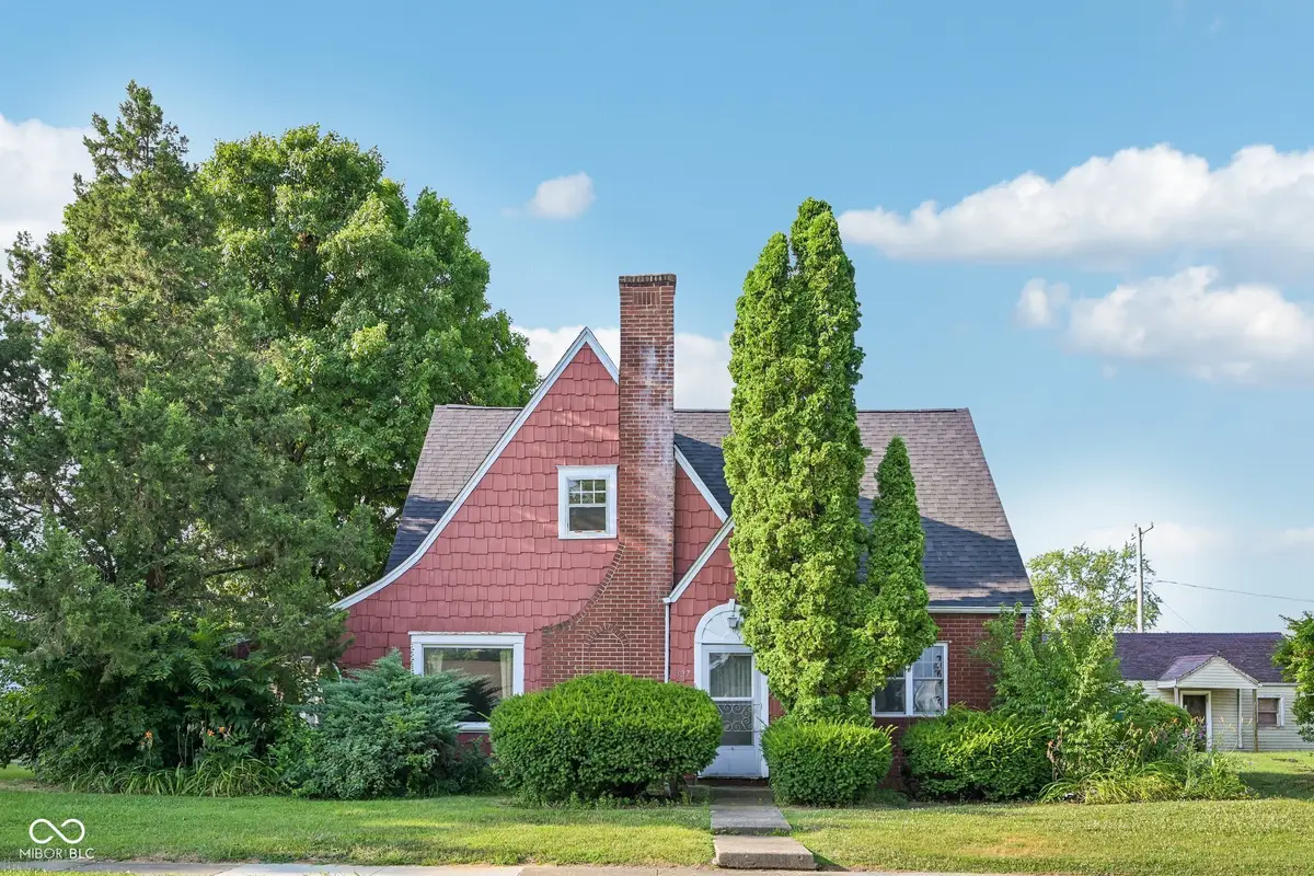 327 E 37th Street, Anderson, IN 46013 - #1