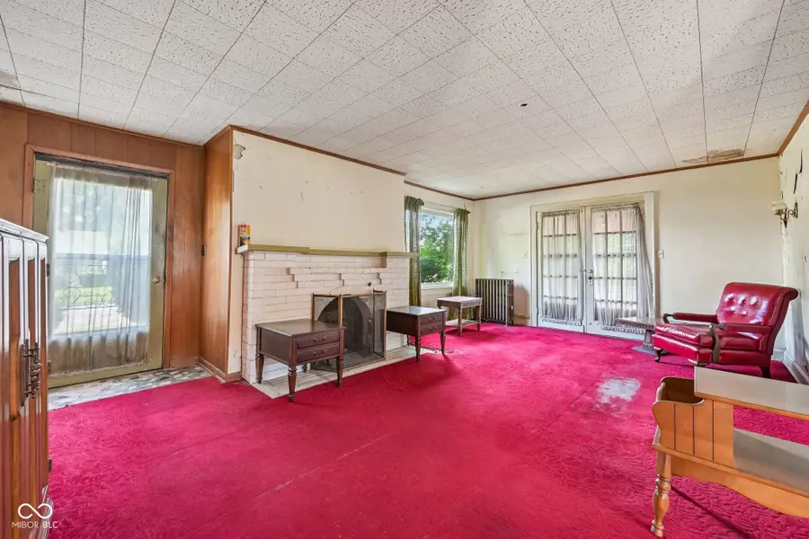 327 E 37th Street, Anderson, IN 46013 - #3