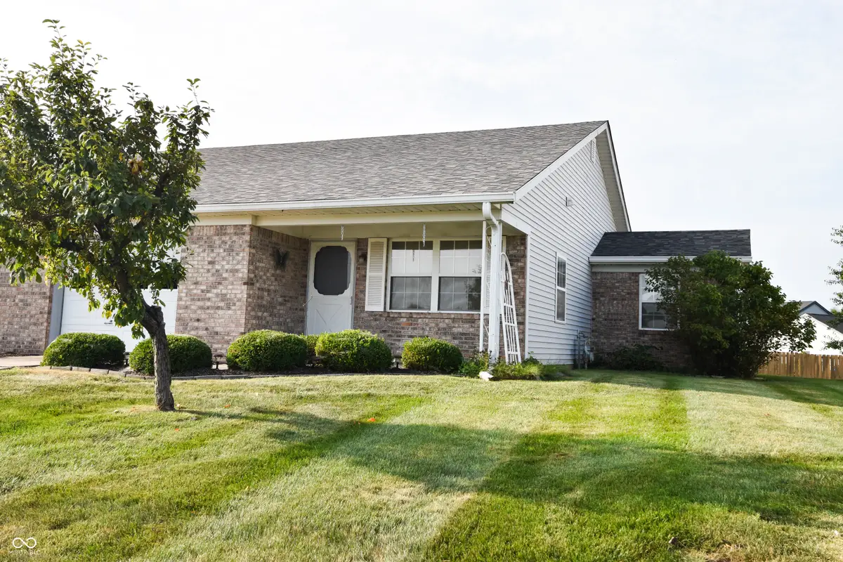 1139 E Apple Blossom Lane, Greenfield, IN 46140 - #1