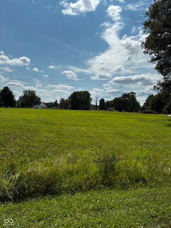 1158 E Mohican Trail E, Greensburg, IN 47240