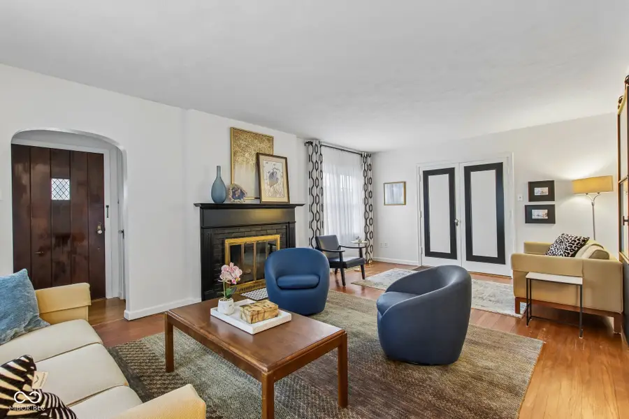399 W Main Street, Greenwood, IN 46142 - #2