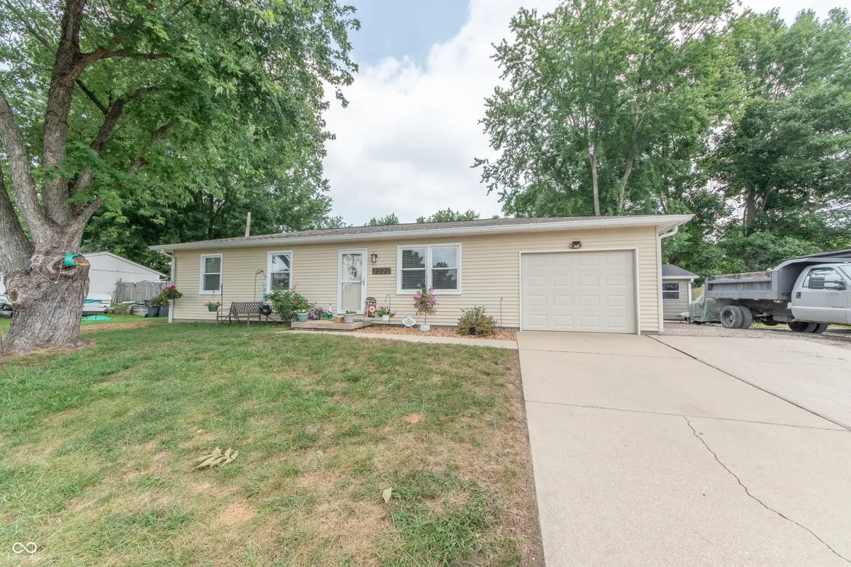 2520 Farmstead Drive, Columbus, IN 47201 - #1