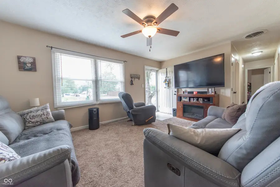 2520 Farmstead Drive, Columbus, IN 47201 - #2