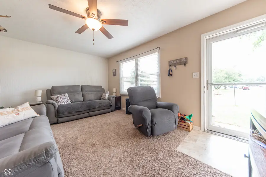 2520 Farmstead Drive, Columbus, IN 47201 - #3