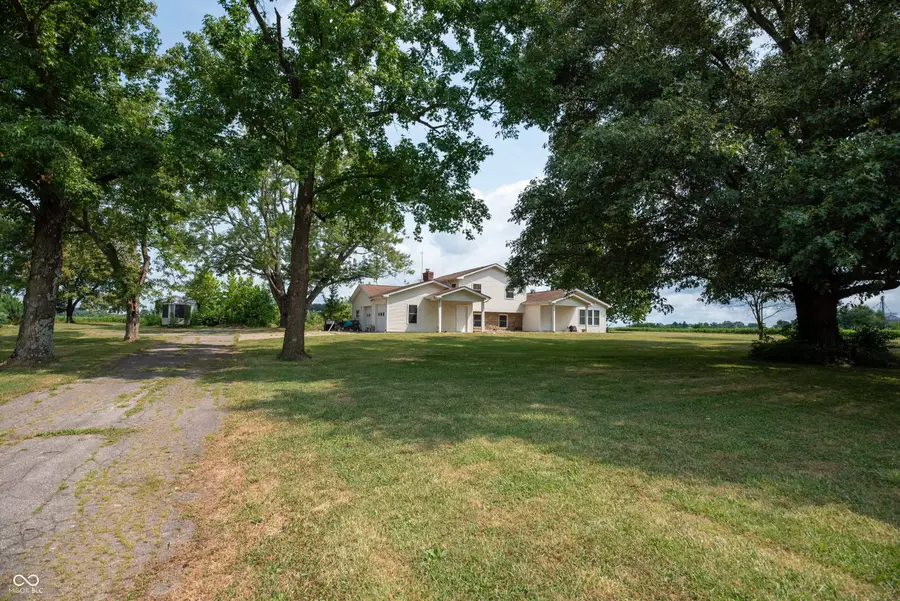 8464 E 25th Street, Columbus, IN 47203 - #2