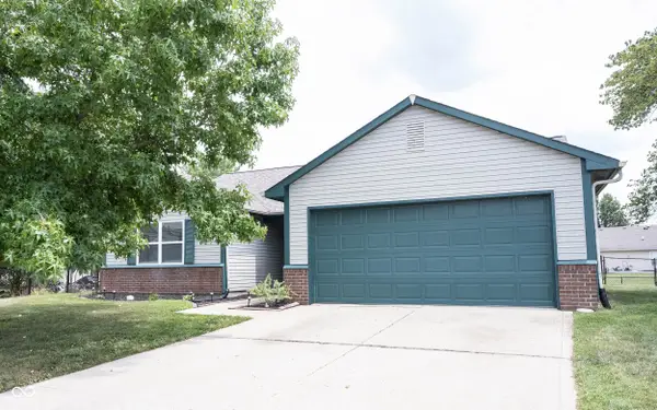 136 E Lullaby Court, Greenfield, IN 46140