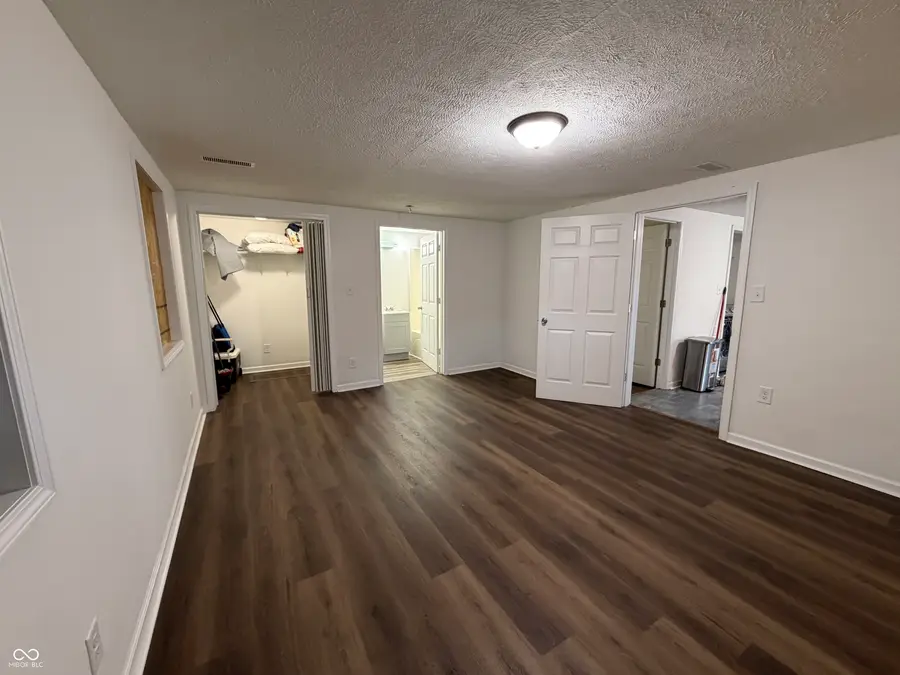 621 Della Road, Columbus, IN 47203 - #2
