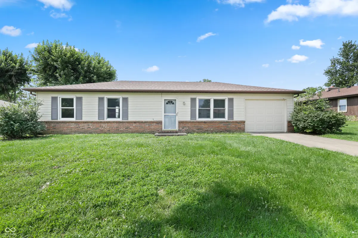 8824 N Miami Ridge Road N, Columbus, IN 47201 - #1