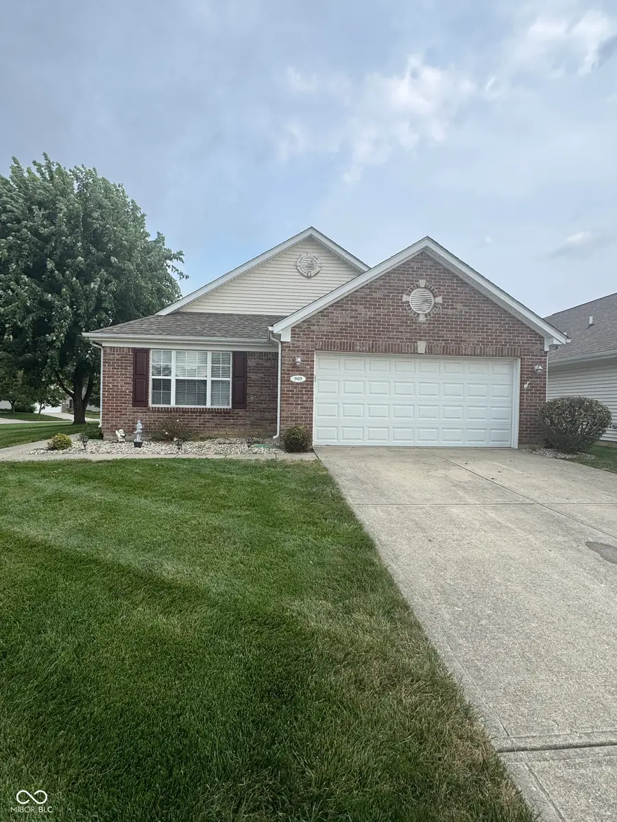 909 W Lincoln Park West Drive, Greenwood, IN 46142 - #2