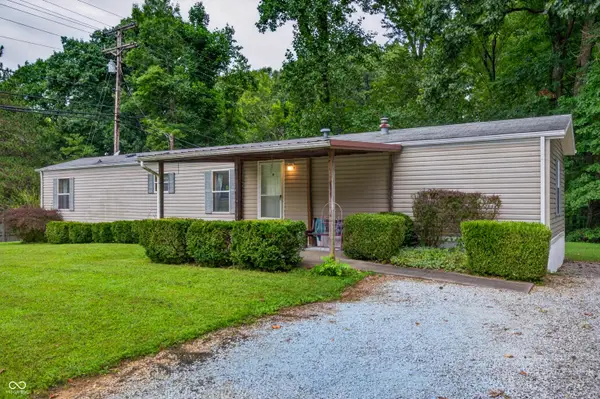 4858 South Shore Drive, Nashville, IN 47448