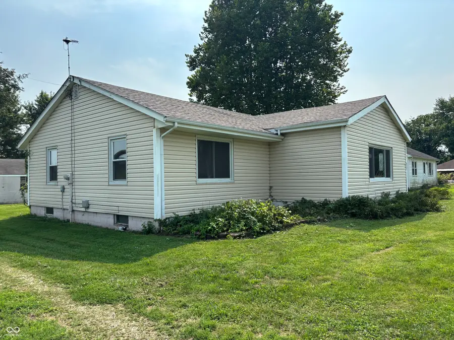 407 E Log Street, Carthage, IN 46115 - #2
