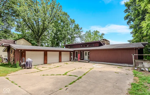 16451 E Lake Shore Drive N, Hope, IN 47246