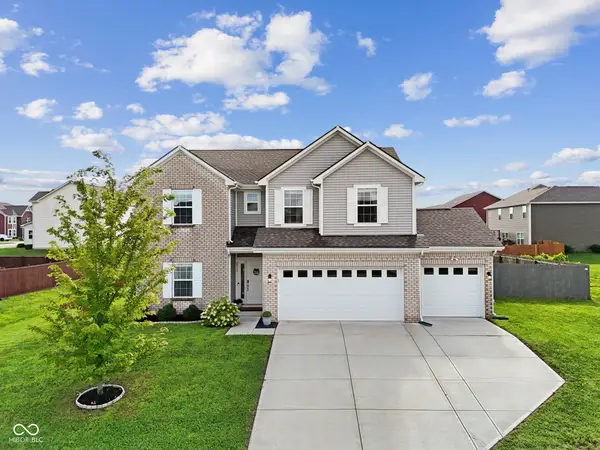 2317 Shadow Trace Way, Greenwood, IN 46143