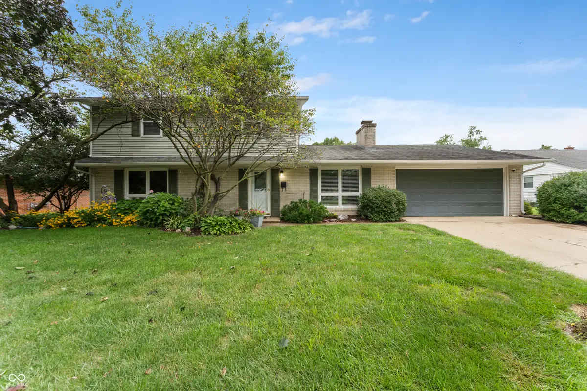 3520 Waycross Drive, Columbus, IN 47203 - #1