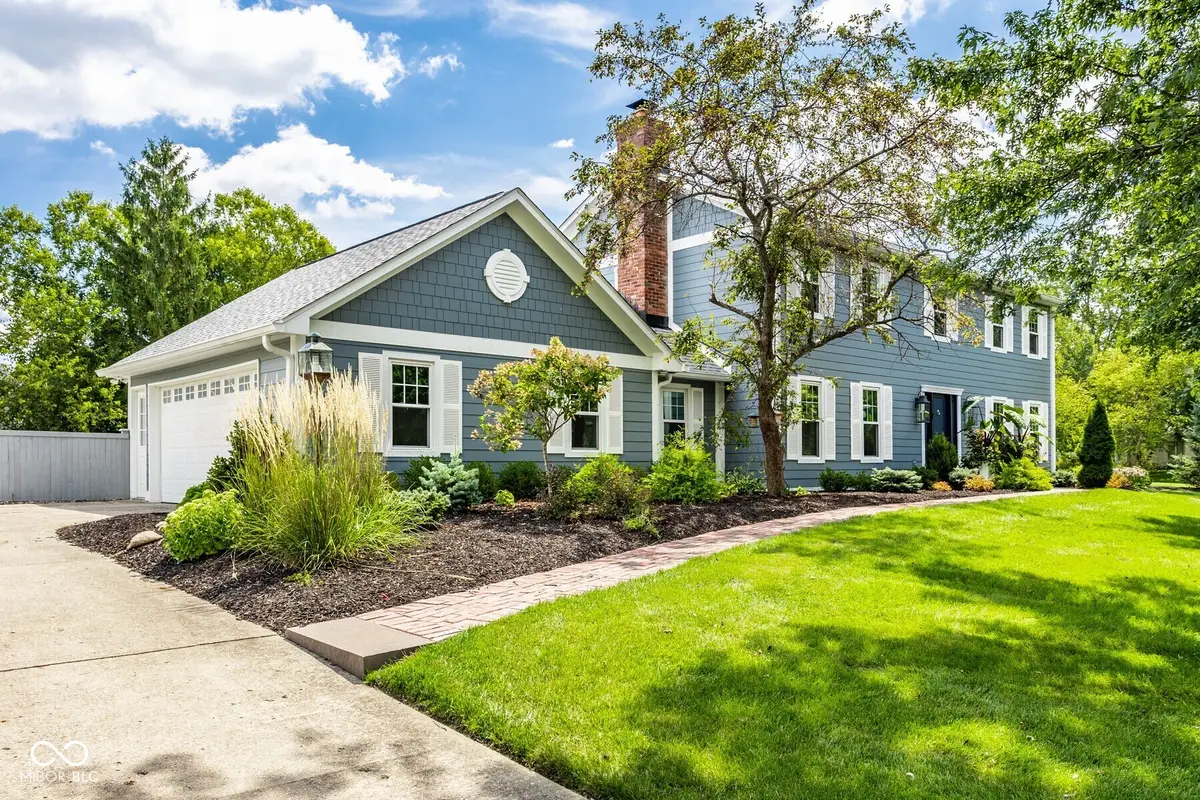 215 Sherwood Court, Zionsville, IN 46077 - #1