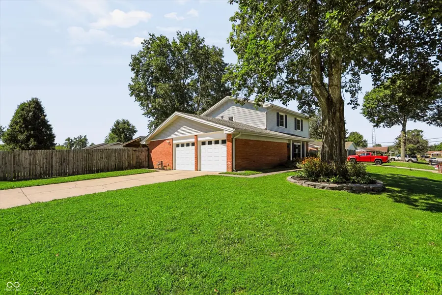 5215 Yellowwood Drive, Columbus, IN 47203 - #2